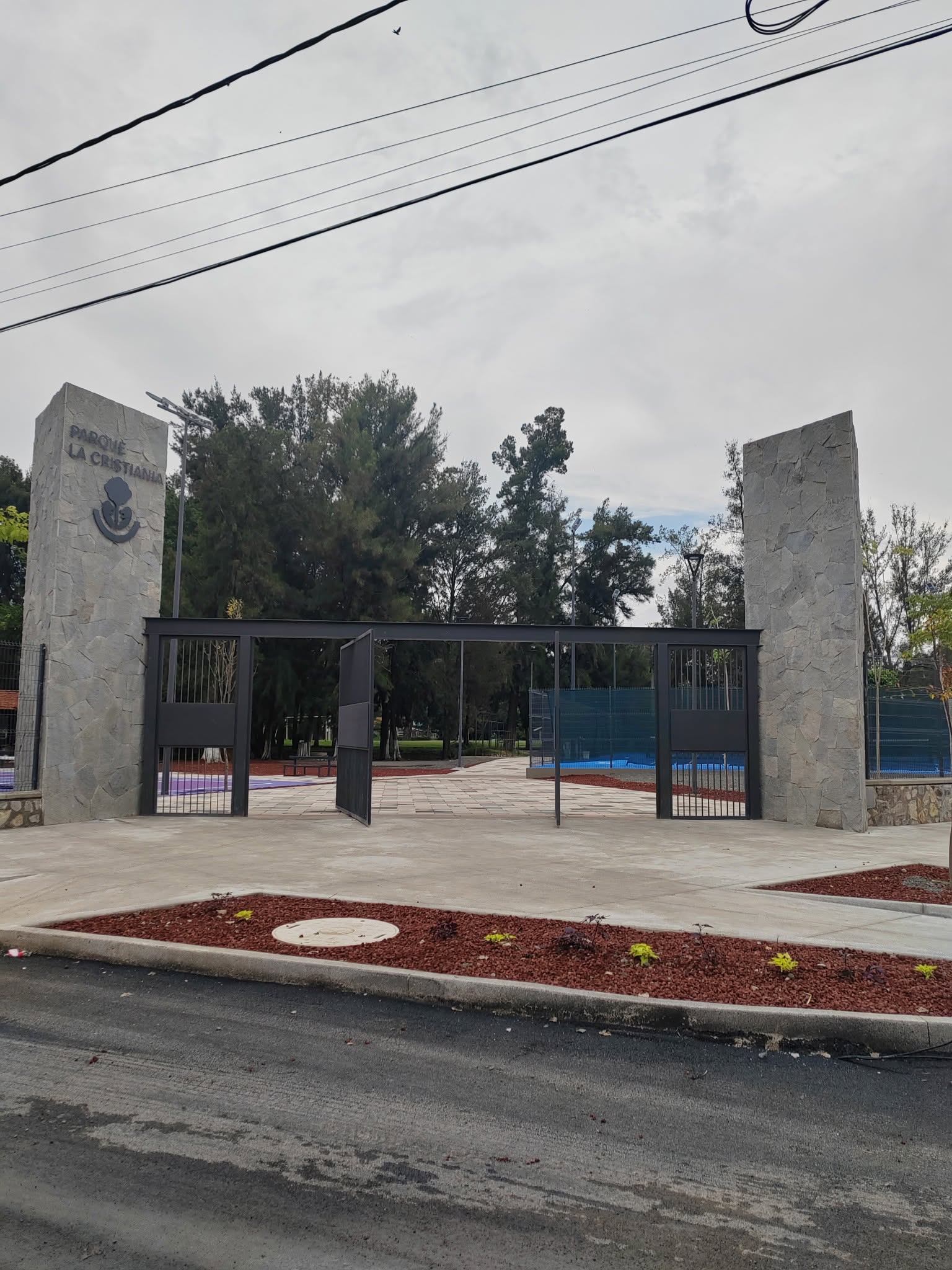 Acceso principal al Parque de la Cristianía en Chapala
